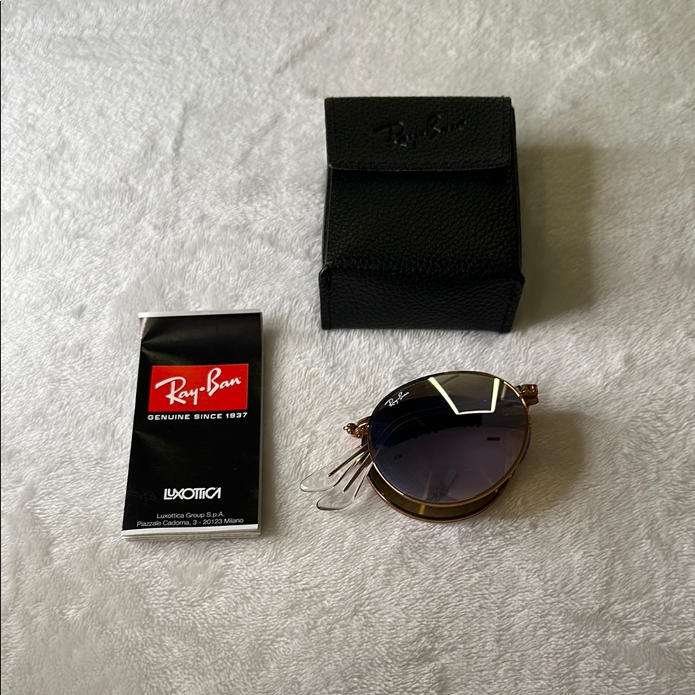 Ray-Ban Folding Sunglass - Picture 3 of 14